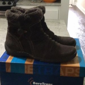 Suede bare traps ankle boots with fur trim